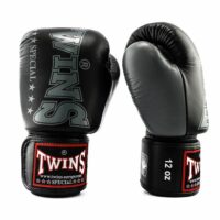 Twins (kick)bokshandschoenen BGVL-8 (Zwart / Metallic)<!-- 594906 Booster -->